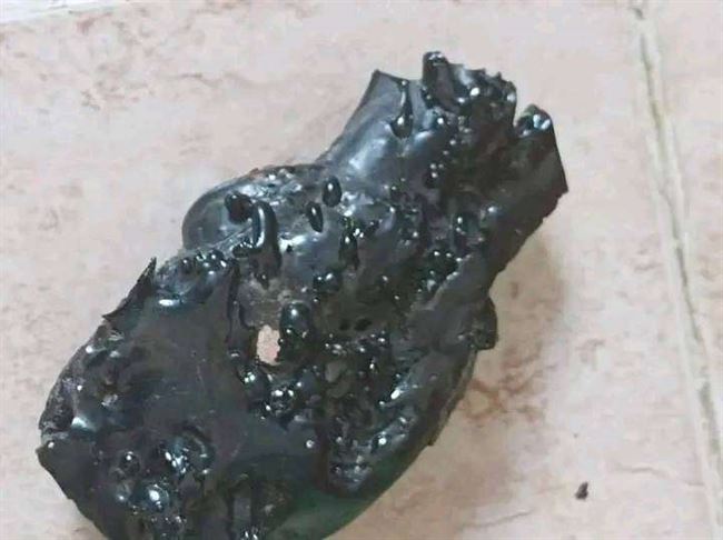 خروج سائل أسود حار من منطقة يمنية .. وتحذيرات بظاهرة خطيرة