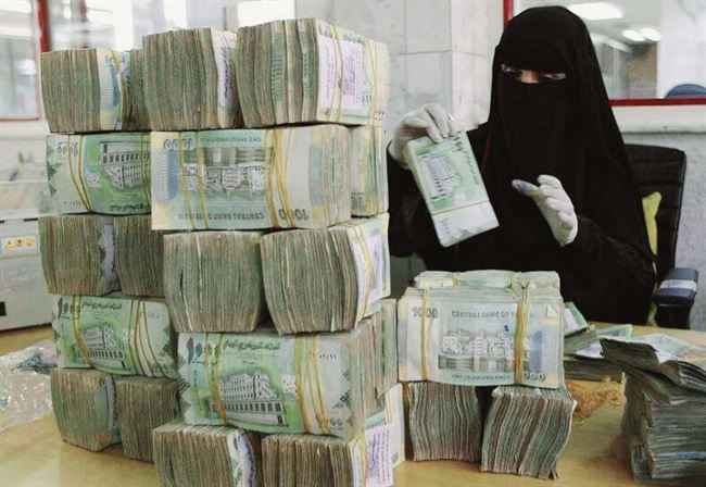 الدولار يقترب من 1400.. تعرف على أسعار الصرف اليوم الأحد