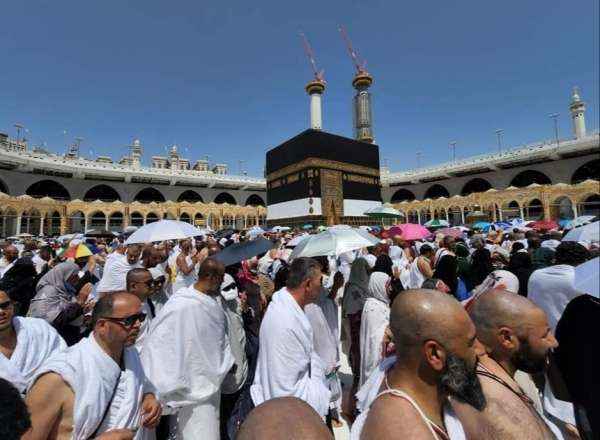 الحكومة تعلن استكمال الترتيبات اللازمة لاستقبال حجاج اليمن