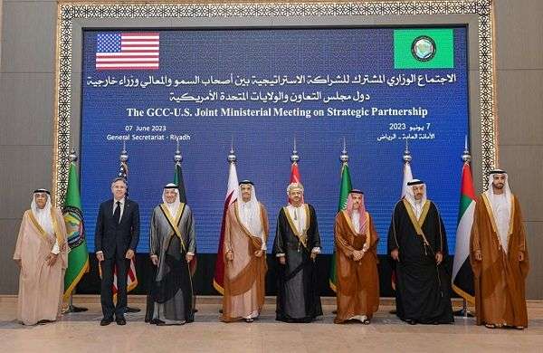 بيان خليجي-امريكي يخاطب الحوثيين ويدعوهم لإغتنام الفرصة