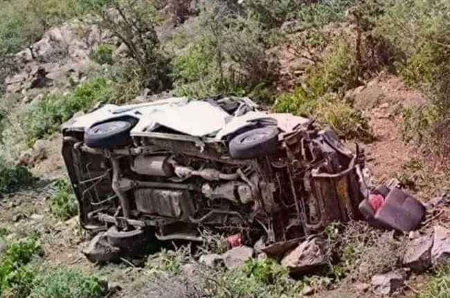 فاجعة حصار تعز تهز اليمن بحادث يحصد 14 مسافر على متن باص