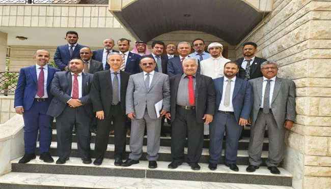 رؤساء البنوك اليمنية يتحركون في الخارج لوقف إنهيار العملة