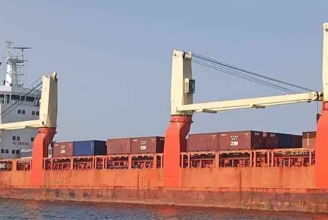الحوثي يبيع سفن بعد احتجازها في ميناء الحديدة