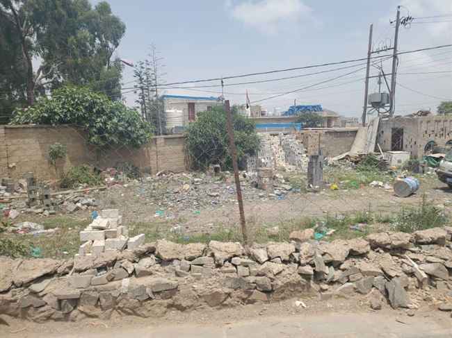 مسؤول كبير يبسط على أرض الدولة في تعز.. ومصدر يكشف لنافذة اليمن ملفاته السوداء