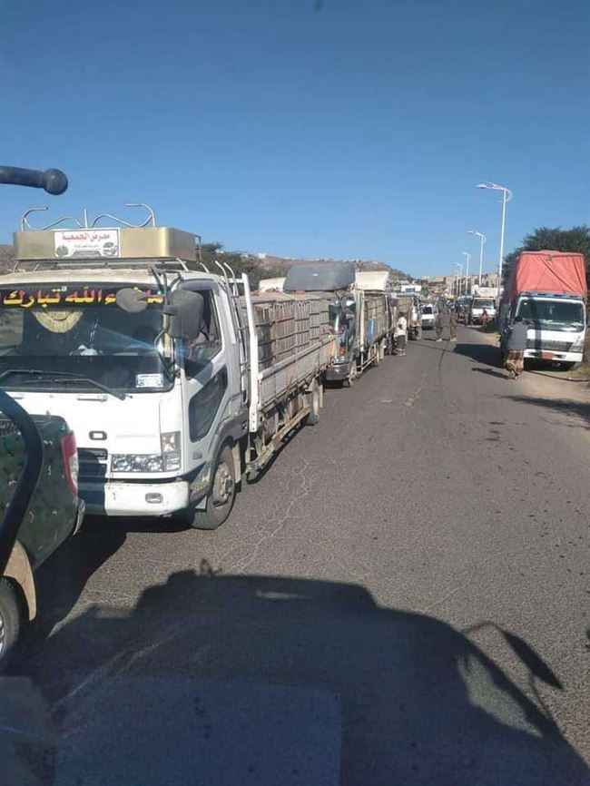 إخوان تعز يمنعون دخول البضائع القادمة من ميناء عدن ويقدمون خدمة اقتصادية جديدة للحوثي
