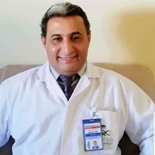 طبيب يمني يحذر من أمراض خطيرة قد تصيب الأطفال والشباب بسبب الجوال