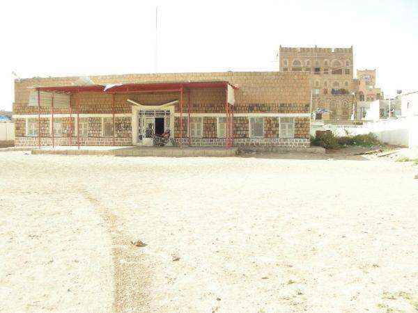 قيادي حوثي يسطو على أقدم وأعرق نادٍ رياضي في البيضاء