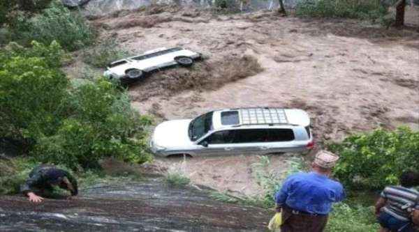 العثور على جثث مواطنين جرفتهم السيول بين تعز ولحج