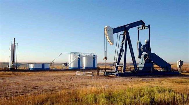النفط ينخفض بفعل مخاوف اقتصادية طغت على شح الإمدادات