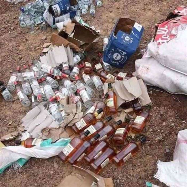 إتلاف 70 كرتونًا من الخمور المهربة في باب المندب