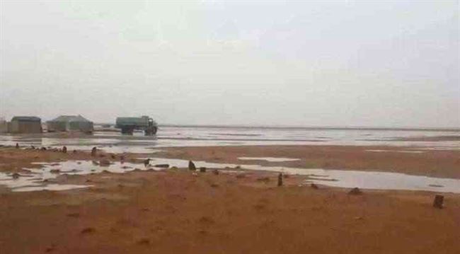 الجوف .. مخيمات النازحين تتعرض لهجوم من نوع أخر 