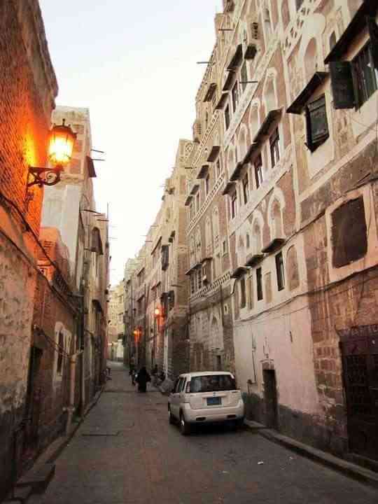 سكان صنعاء يتعرضون لفاجعة جديدة.. شخص يحرق زوجته بالبنزين حتى فارقت الحياة