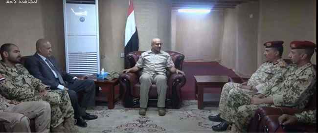 شاهد.. طارق صالح يلتقي قيادة محور تعز ويحذرهم من أمر خطير