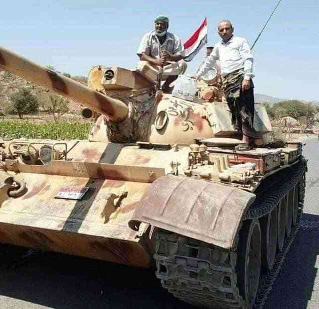 لا يحدث إلا في تعز.. سرقة دبابة من داخل مقر المحور بعد أشهر من اختفاء مدفع هاون (مكافأة وسخرية)