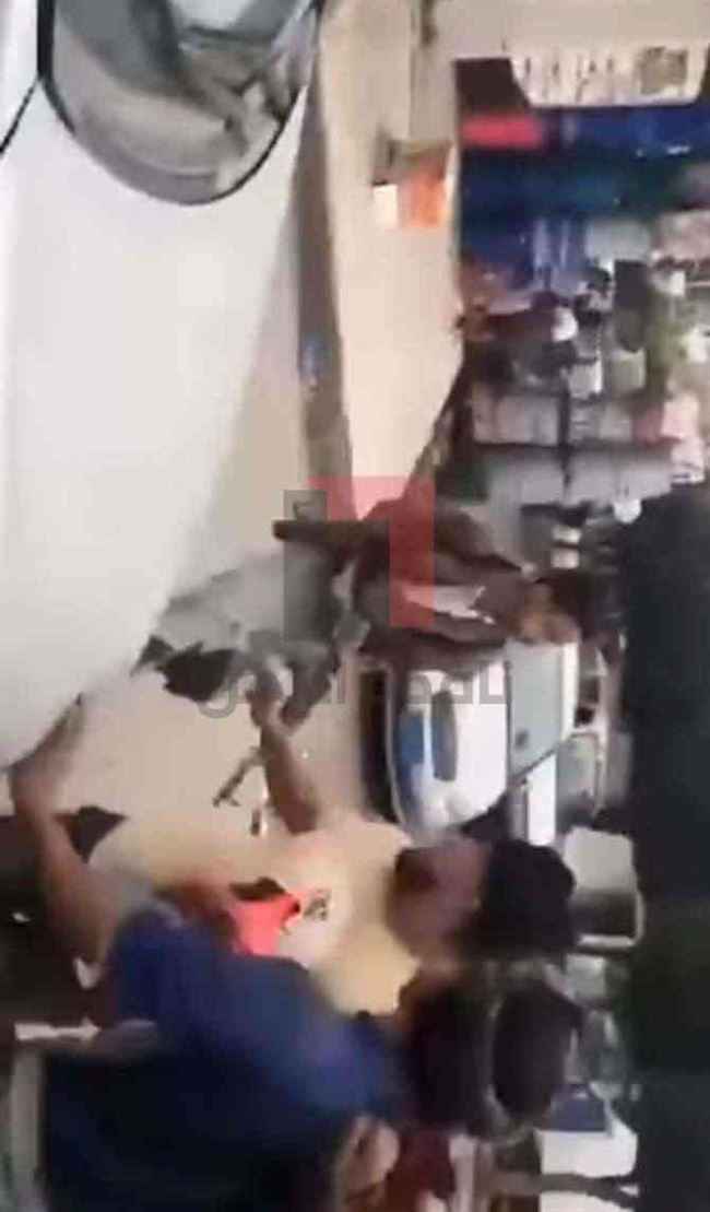 بالفيديو.. مسلحو الحوثي يعتدون على سكان حارة بالضرب المبرح ويطلقون النار صوب منازلهم