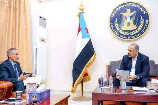 الكشف عن مستجدات إعادة تشغيل مصافي عدن ونائب الرئيس يشدد على أمر ينتظره اليمنيين