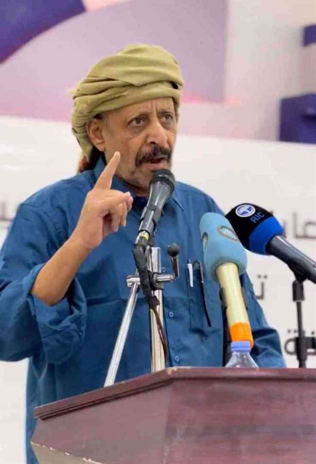 الهبة الحضرمية تهدد الحكومة .. وصحفي يرد على قياداتها أنتم السبب