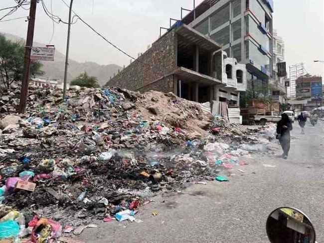 أثارت سخرية كبيرة .. أغرب تعقب في العالم يقوم به صندوق النظافة في تعز