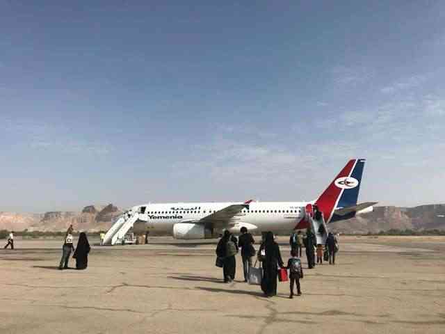 سخط شعبي عقب أنباء عن مغادرة مسؤولين في عدن لقضاء إجازة العيد بالخارج