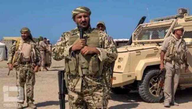 صورة .. العميد طارق صالح يتجول بمدرعة داخل المخا .. ووزير يمني يشكره على الجوله الميدانية