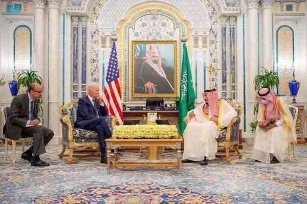 سياسيون يقرأون ما بين سطور لقاء الملك السعودي والرئيس الأمريكي.. المملكة تجذب أنظار العالم