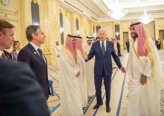 سياسي يمني بارز: الرئيس الأمريكي أعلن تدمير المجلس الرئاسي .. ماذا قال بايدن ووافقت عليه السعودية؟