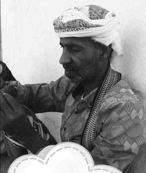 اسطى بناء محترف يلقى حتفه بعد سقوطه من الطابق الثالث.. كان يرمم مدينة تاريخية بحضرموت