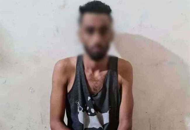 بالصور.. القبض على شاب يتاجر بالخمور والمخدرات في أحد أحياء العاصمة بكميات صادمة