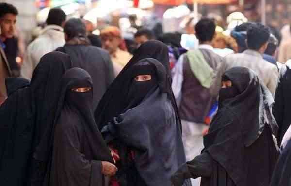 صدمة كبيرة.. الحوثي يقتاد 90 شابة في هذه المحافظة إلى مكان خطير