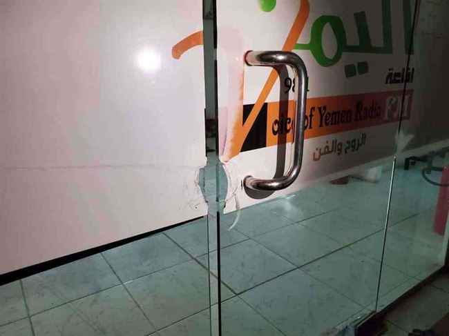 وزير الإعلام الحوثي يطلب مهلة اسبوعين لإعادة ما سرقوه من إذاعة صوت اليمن بصنعاء
