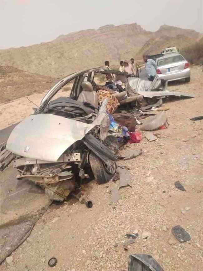 الحوثي يتسبب بسقوط 8 أشخاص في حادث مروري بين تعز ولحج.. تكرار مأساة الحصار