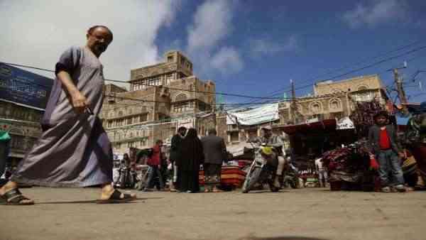 صدمة كبيرة تضرب سكان صنعاء بعد رفع الحوثي رسوم الدراسة إلى مبلغ خيالي