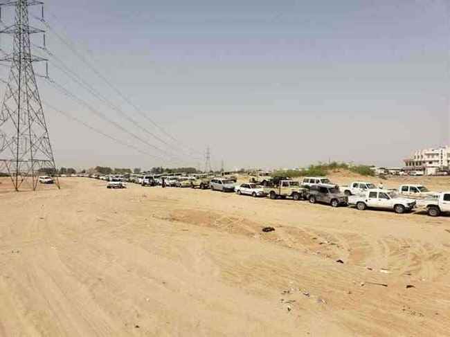 أزمة بترول خانقة في مأرب .. وصحفي يكشف الأزمة مفتعلة