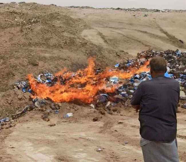 إتلاف أكثر من 6 ألف كرتون دجاج فاسد في عدن.. ظهور اثار مخيفة