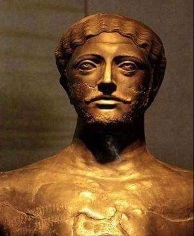 مصادر من الداخل تكشف عن تورط قيادة الحوثي في نهب آثار وكنوز الدولة الحميرية بحيلة عسكرية