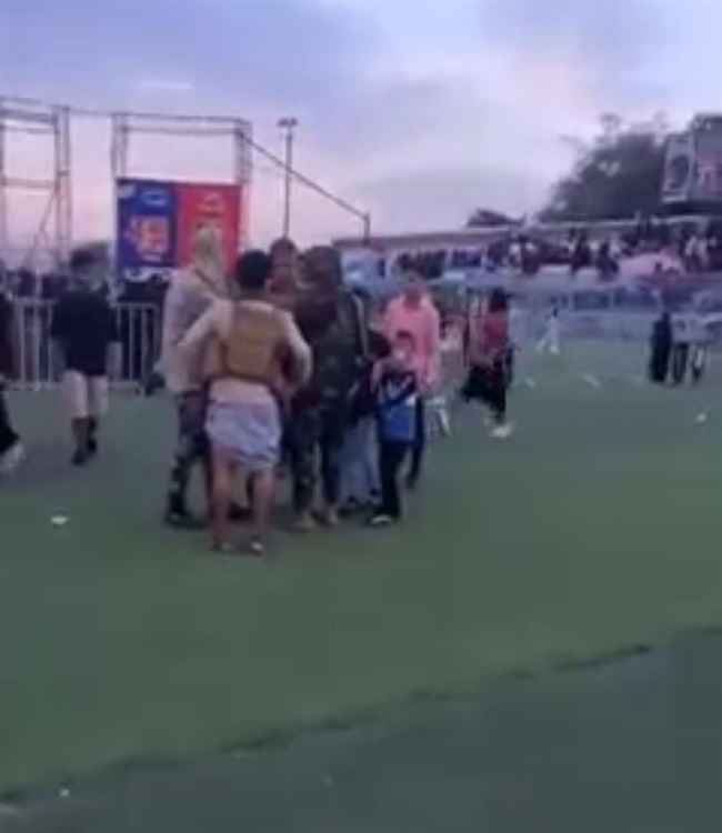 فيديوهات اقتحام مسلحو حزب الإصلاح لمهرجان تعز وإطلاق النار على الجماهير.. شاهد رد فعل طارق صالح
