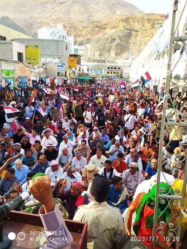 توجيهات عليا بضبط عناصر الإخوان المعتدين على تظاهرات حضرموت المصرحة من السلطة