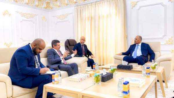 الزبيدي: الحكومة عاجزة عن مواجهة الانهيار الاقتصادي