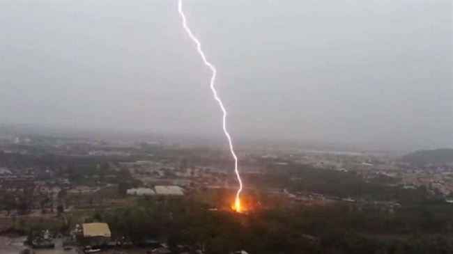 وفاة شخصين بصاعقة رعدية في المحويت