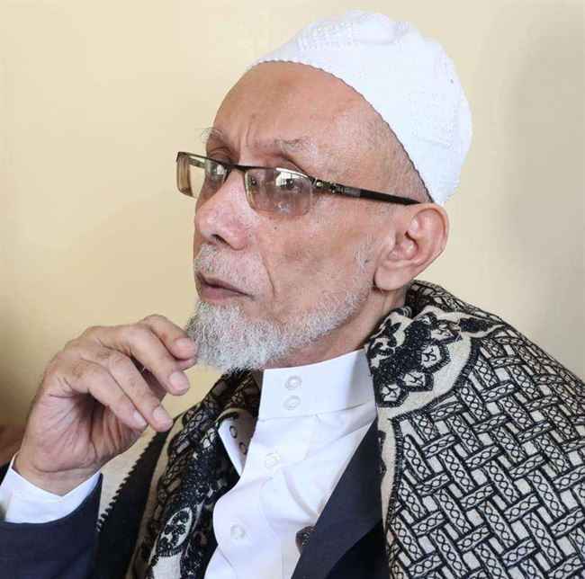 قلب الشيخ العديني تعلق في ملابس المراهقات والشابات في تعز.. تحريضه لا يمس فساد الإخوان
