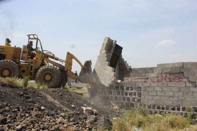 تعدي وبطش .. الحوثي يجرف محلي 170 منزلاً في صنعاء