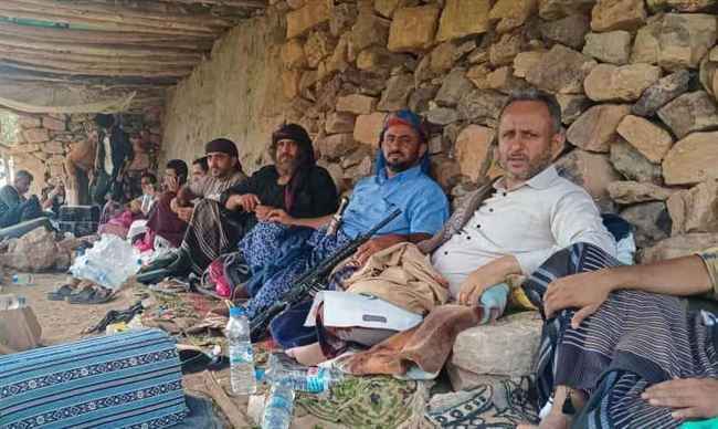 لواء النقل الإخواني يحرج وزير الدفاع باختطاف 5 من أبناء يافع في تعز أثناء جولة سياحية.. غطاء الإرهاب