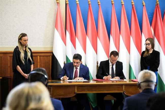 تشمل مناطق الحوثي.. الحكومة اليمنية توقع مع المجري على ثلاث بروتوكولات
