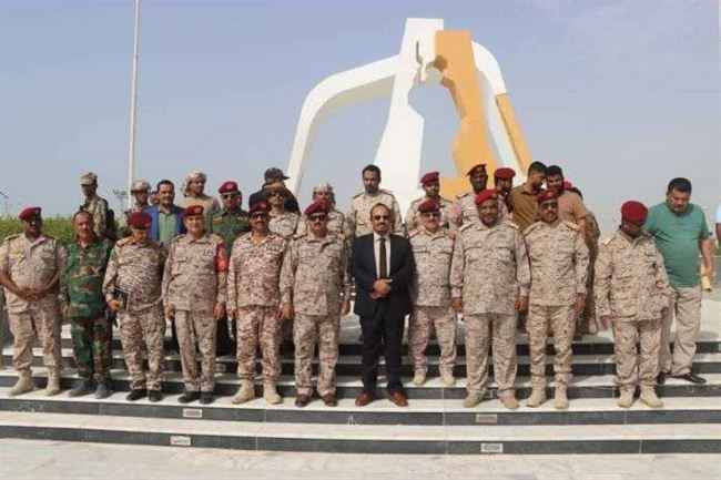 وزير الدفاع في المكلا يكشف عن معركة لا تقل أهمية عن مواجهة الحوثيين