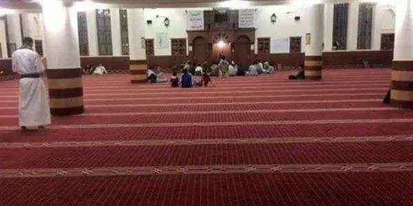 منطقة يمنية يرفض أبنائها صلاة الجمعة بالمساجد