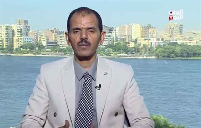 معين والسفير.. الصحفي اليمني الشجاع يكشف فساد حكومي متكامل مع البرنامج السعودي