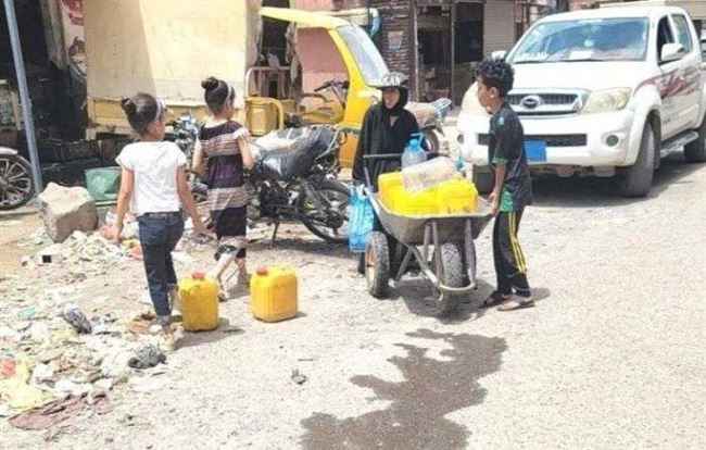 أزمة مياه الشرب وارتفاع أسعارها.. سكان صنعاء مهددون بالموت عطشاً