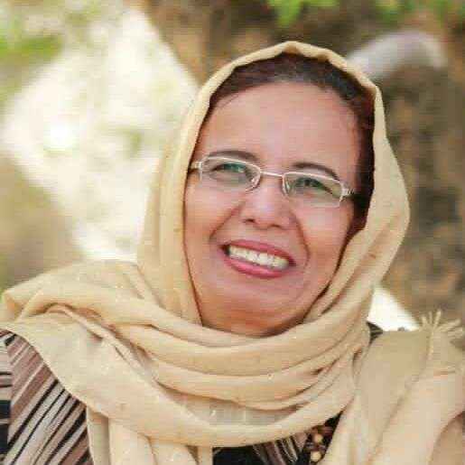بعد أن رفضة "طلبنة" الجامعة.. الحوثيون يقصون أكاديمية بارزة من كلية الإعلام
