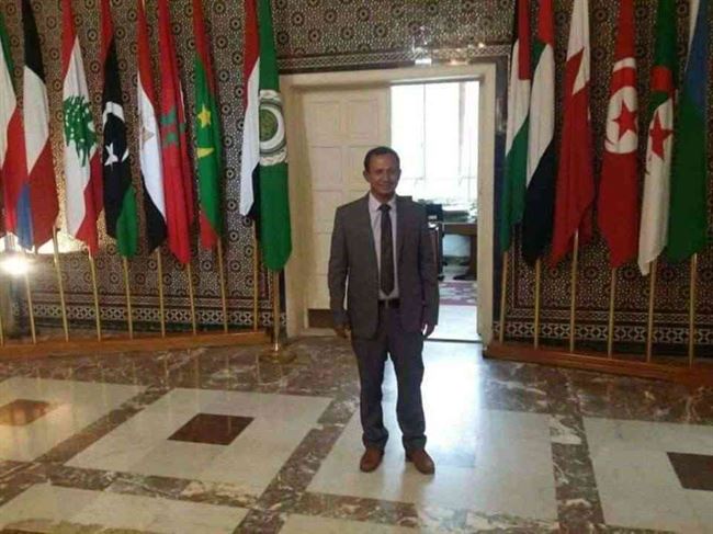 شتم وضرب مبرح لمسؤول دولي كبير في تعز.. تفاصيل بالاسم والصورة