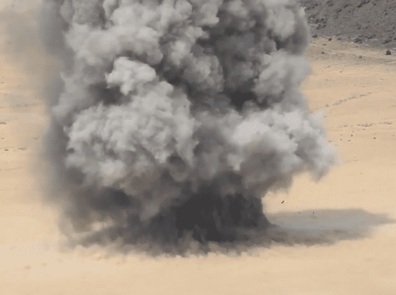 شاهد بالفيديو.. تفجير الغام حوثية في باب المندب